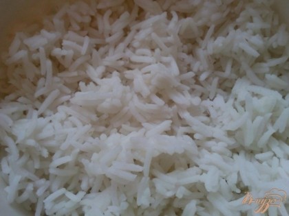 Отвариваем рис до готовности