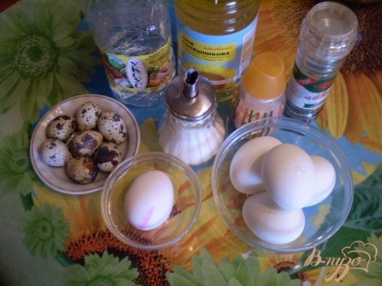 Приготовьте продукты необходимые для приготовления закуски. Обратите внимание на то, что 4 яйца нужны отварные в крутую, а одно сырое.