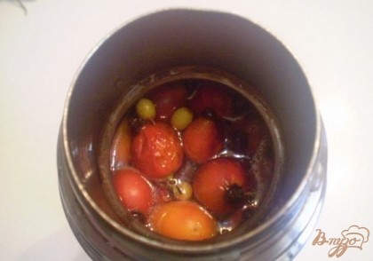 Перекладываем ягоды в термос и заливаем кипятком, плотно закрываем и выдерживаем 4 часа. Настой готов.