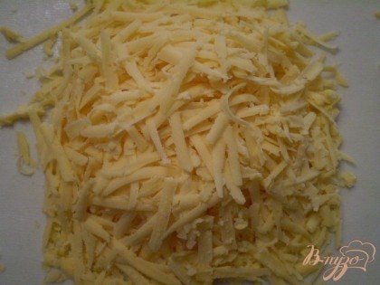 Сыр на терке.
