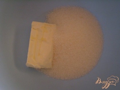Холодный маргарин соединяем с сахаром, перетираем.