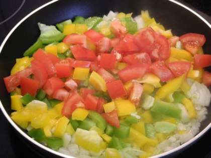 Обжарить овощи на сковороде