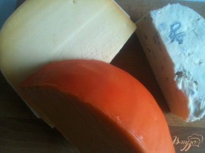Сыр выбираем по вкусу. У меня Гауда и голубой сыр.