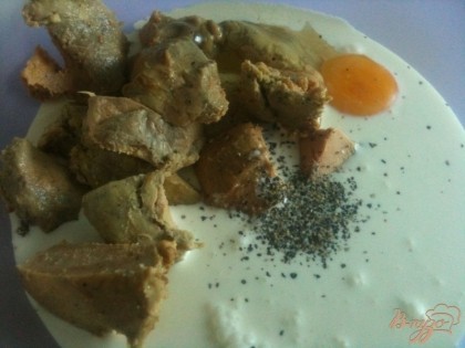 Сливки , фуа гра ( у меня приготовленная в террине), куриное яйцо , соль и специи взбить до однородной массы.