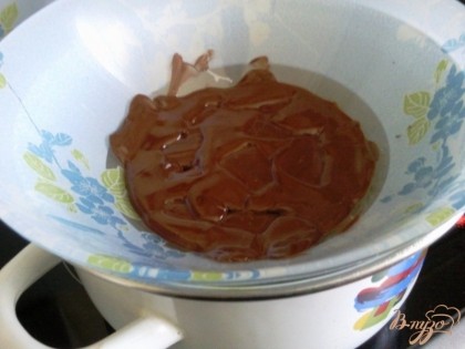 Горький шоколад,чем больше % какао,тем лучше, топим на водяной бане.