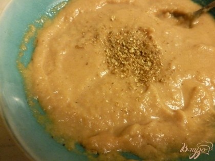 Зерна кориандра растереть в порошок и добавить к горчице.Дать настояться горчице сутки.