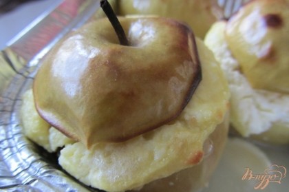 Готово! Готовые яблочки подавать порционно, хорошо сочетается с медом. Приятного Вам аппетита.