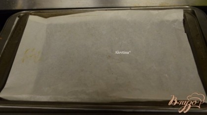 Разогреть духовку до 190гр. Противни покрыть пергаментной бумагой для выпечки.