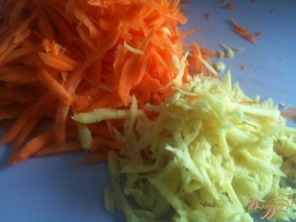 Морковь и имбирь натереть на крупной терке.