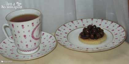 Подаем пирожные с шоколадными шариками к чаю, к кофе! Приятного аппетита!