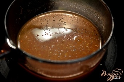 Смешать все компоненты для соуса плюс 1 стак.воды. Довести до кипения. Убавить и тушить примерно 1 час.