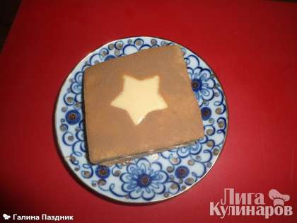 Украсить пирожные с облепиховым суфле можно какао или кофе (используя трафарет). Приятного аппетита!