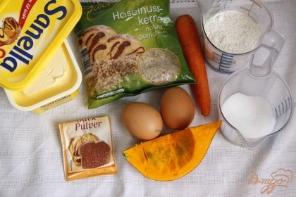 Подготовить продукты. Яйца разделить на белки и желтки.