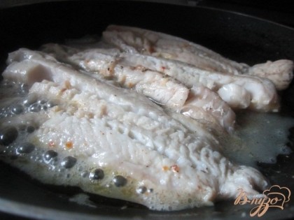 Рыбу удобно приготовить или на пару или на горячей сковороде. Время приготовления 5-7 мин.