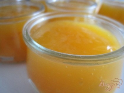 Разложить апельсиновый "кисель".Поставить в холодильник до полного остывания.