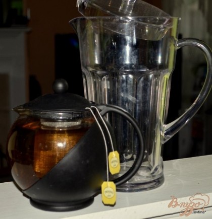 Заварим в чайнике чай на 1 литр и дадим ему полностью охладиться.