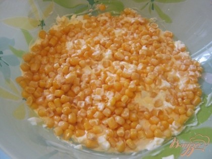 3-й слой - консервированная кукуруза.