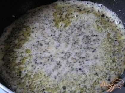 Обжарить на смеси оливкового и сливочного масел с двух сторон.