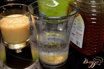 Разольем по бокалам ,добавим газированную воду в бокалы, мед 1 ч.л. или по вкусу.