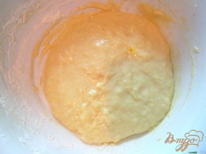 Если нет остатков пресного теста, то его можно приготовить таким способом: смешать муку, 30 мл воды, соль и яйцо. Тесто должно быть эластичным и легко отставать от рук.