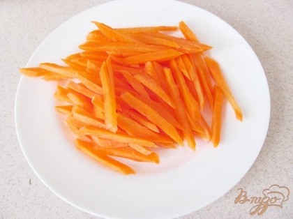 Нарезать морковь