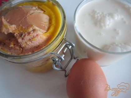 Для печеночного мусса нужны сливки, гусиная печень (фуа гра) и яйцо.