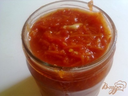 Открываем баночку томатной прирпавы с морковью и чеснокомhttp://vpuzo.com/konservaciya/4813-tomatnaya-priprava-s-morkovyu-i-chesnokom.html