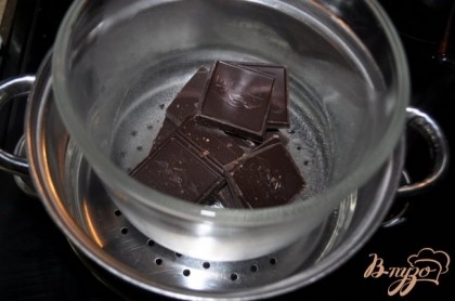 Шоколад растопим в начале темный на водяной бане.