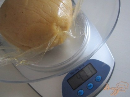 Песочное тесто.. Описание приготовления теста можно посмотреть здесь :http://vpuzo.com/vypechka/pechene/8158-pechene-pashalnye-yayca.htmlИз порции получилось 10 таких корзиночек.