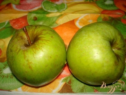 Яблоки должны быть кислые плотные и сочные, чтобы не разваливались во время жарки.