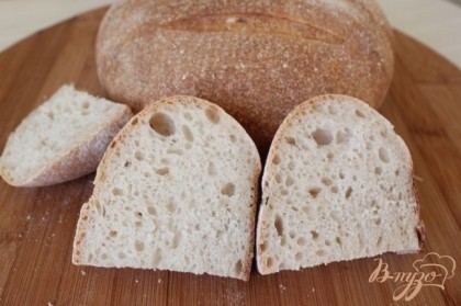 Готово! Невероятно ароматный хлеб с легкой кислинкой и пушистым мякишем.