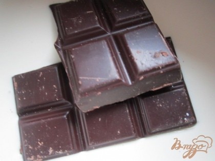 Для ганаша растопить шоколад в сливках.