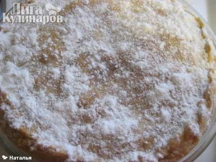 Грушево-ореховый пирог из слоеного теста. Даем остыть и посыпаем сахарной пудрой
