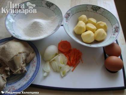 Основные продукты для супа с клецками: бульон куриный (хотя можно это блюдо готовить на мясном бульоне). Картофель, лук репчатый, морковь, яйцо, мука, соль.