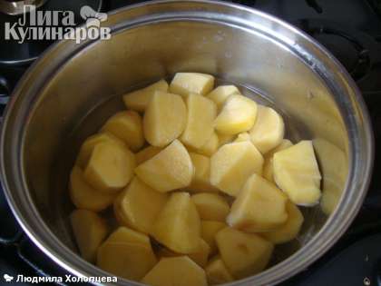 Ставим варить картофель