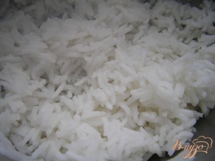 Рис отварить с добавлением лимонного сока (чтобы не слипался), в конце варки добавить соль, воду слить, остудить рис.