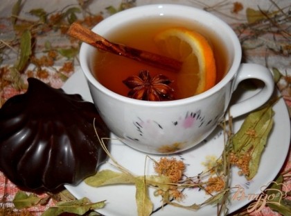 Готово! Готовый чай разлить по чашкам. Подавать, приправив медом или сахаром, с долькой лимона и палочкой корицы.Приятного чаепития и крепкого здоровья!