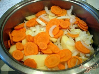 Картофель, лук, морковь.