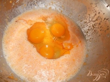 Тыкву проварить пару минут, затем проблендерить, добавить яйца и соль