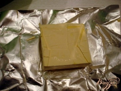 Масло перед работой выдержать в морозильной камере, не менее двух часов, а то и более. Вместо масла можно взять маргарин хорошего качества.