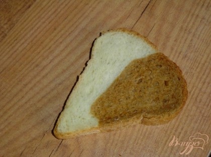 Берем кусочек хлеба