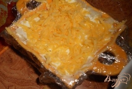 Теперь слой твердого сыра.