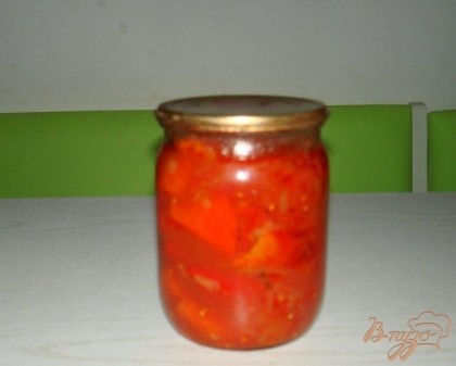 В конце добавить томатную пасту. Я добавила томаты резаные с собственном соку, предварительно измельчив их в блендере, специи.