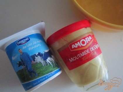 Йогурт и горчица для соуса.