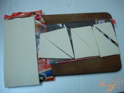 Слоёное тесто порезать на полоски, затем на квадратики, и на треугольники.