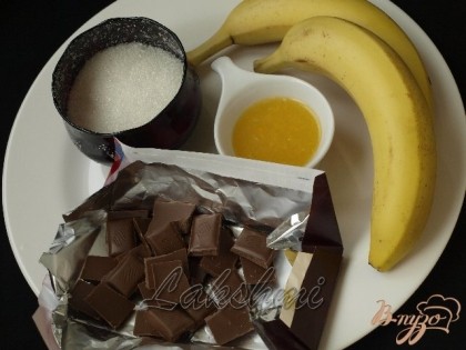 Вот тот небольшой объём продуктов которые нам понадобятся:бананы,шоколад,апельсиновый сок и сахар.