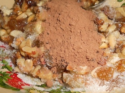 Орехи(у меня смесь арахиса и грецких) перемешать с медом, сахаром и какао - поставить на плиту и варить постоянно помешивая.
