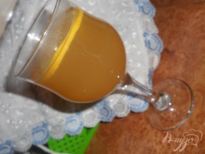 Готово! Апельсиновый сок добавить в заварной чайник,добавить ваш любимый чай и залить кипятком, настаивать 10 минут, приятного чаепития.