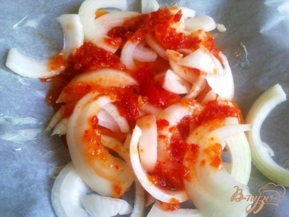 Поливаем томатной приправой, я полила корейской аджикой своего приготовления 2 ч.л.http://vpuzo.com/konservaciya/5068-koreyskaya-adzhika-a-lya-yannem.html