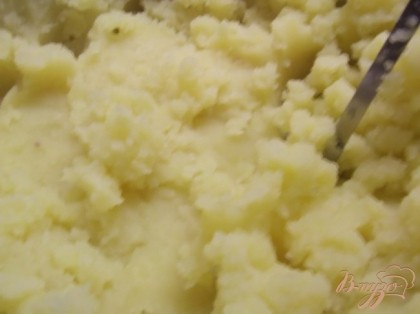 Приготовить картофельное пюре.